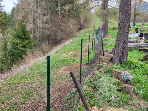 Oplotenie stredný cintorín